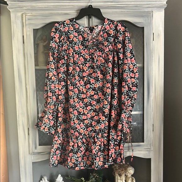 River Island Dresses & Skirts - River Island Floral Long Sleeve Dress